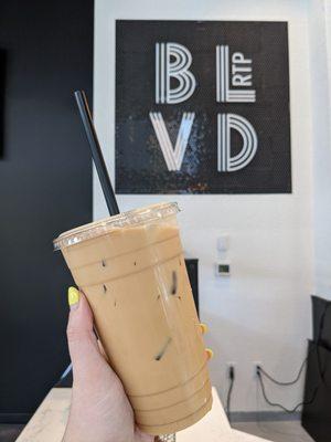 24 oz iced vanilla oat latte