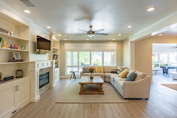 Family Room Fireplace Surround & Mantel