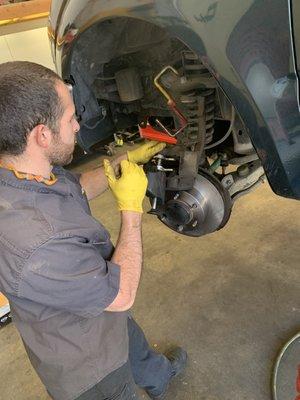 Replacing front rotors and pads on Toyota Tundra. Is it time to get your brakes checked?