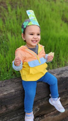 Mila (1.5 years old) was so proud of the hat she made with her teacher !