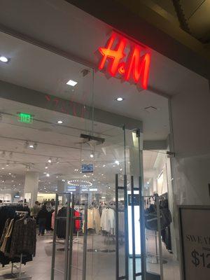 The entrance to H&M inside the Stonewood Center Mall.