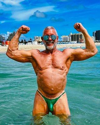 Flexing at the beach. (Wasn't there very long. Didn't want tan lines.)