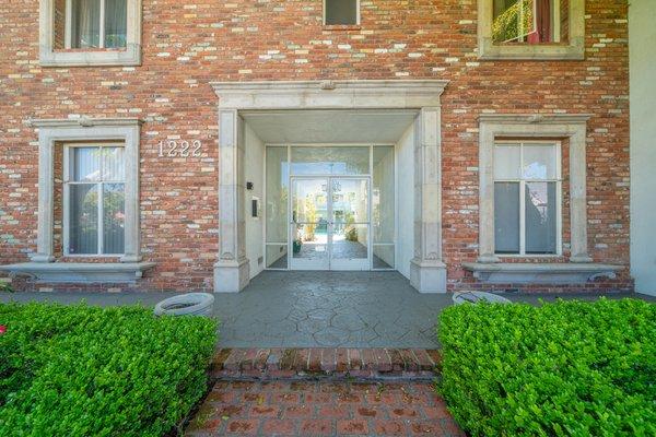 Santa Monica Condo Sold in 2 Days after Coming Back on Market