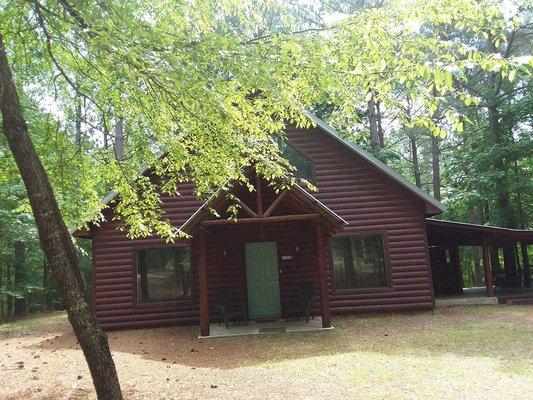 Lucky Star Cabin- 2 bdrm, WIFI, hot tub, pet friendly