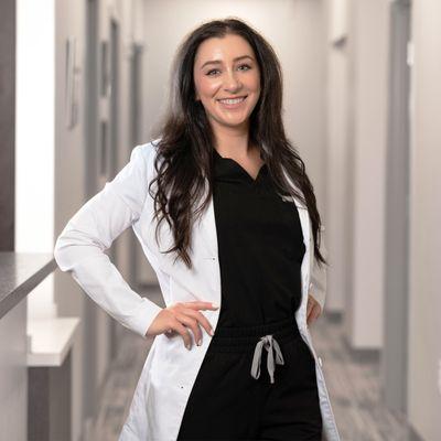 Eve Melendez, PA-C prioritizes the concerns, needs, & desired results of all of her patients to create the best treatment plan.