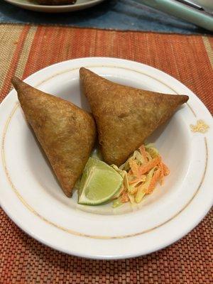 sambusa
*option of ground chicken, beef and veggie samosa*