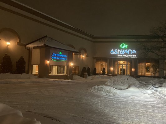 Front of the restaurant and their banquet hall. Very high class.