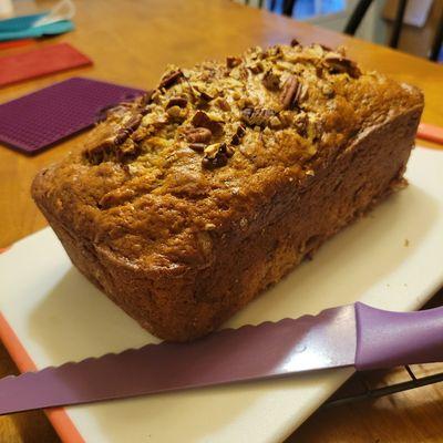 Sweet bananas, toasted pecans, a touch of warmth... no, it's not just a happy dream. Its the banana bread that will make dreams come true.