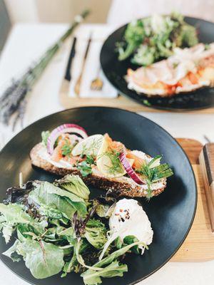 | SMOKED SALMON TOAST w/ POACHED EGG |