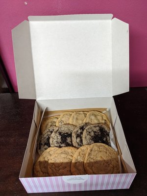 Mixed box - chocolate chip, cookie and cream, Reese's and Butterfinger