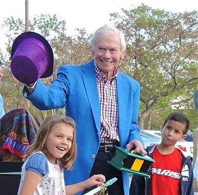 Kids having fun helping the Magic Man!