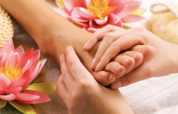 Reflexology & hydrating foot treatments