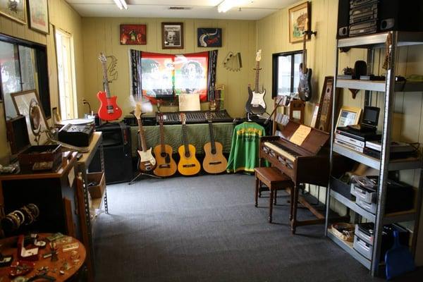 Vintage Music Instruments and Gear