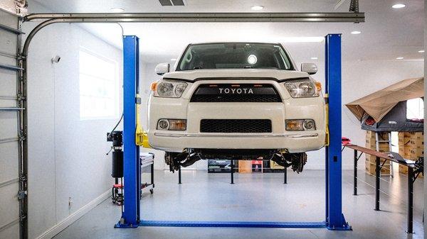 Getting that lift installed on my OG 5th Gen 4runner