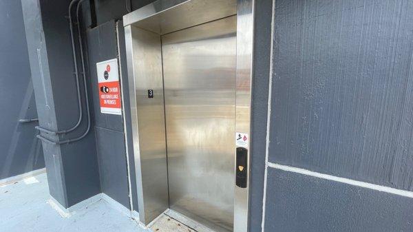 Schindler 330A elevator (Smallman St)