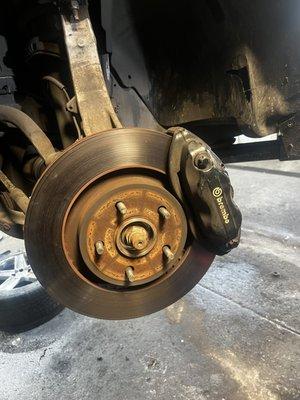 This photo is how it looked before we change the brakes and rotors