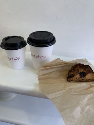 Chai latte, cortado and blueberry scone