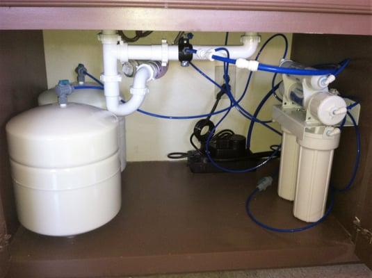 Basic r/o system with an extra storage tank.