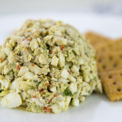 Scoop of Egg Salad w/ Crackers