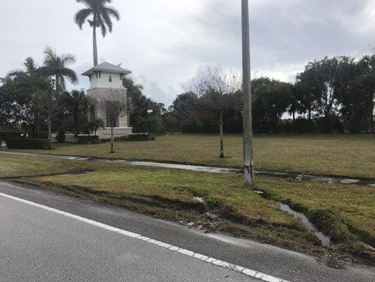 Palm Beach Plantation looks like hell! We all pay $300 a month dues for this?????  Yikes! ...YO!