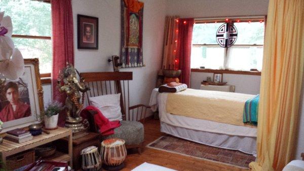 Holistic day spa, deep tissue Ashi massage and sound healing.