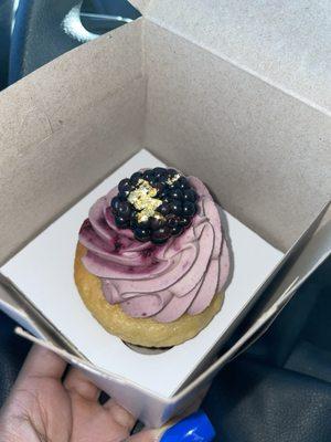 Blackberry cheesecake cupcake