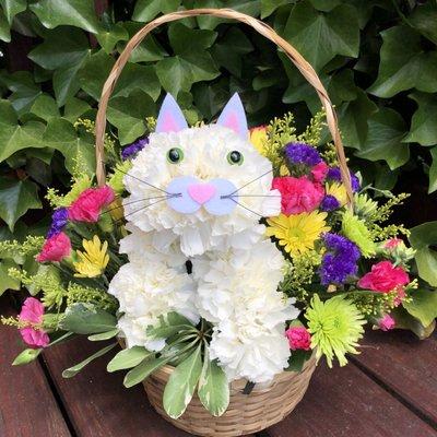 Absolutely adorable flower arrangement I received from a friend. Really cute! This put a huge smile on my face - great job!