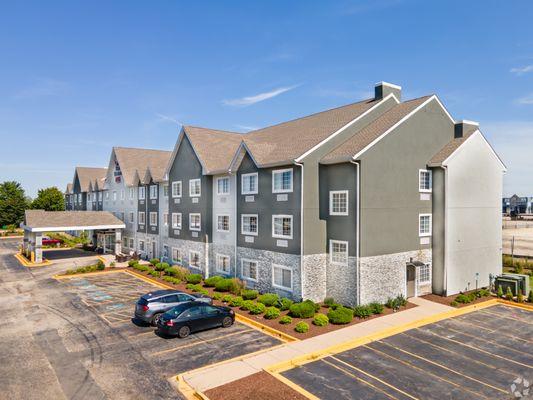 Country Inn & Suites Bolingbrook I-55