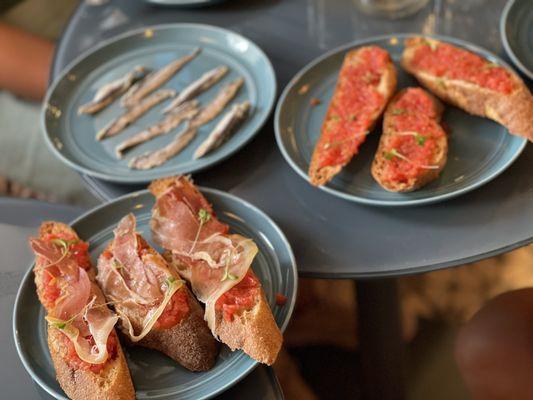 Anchovies and toasts