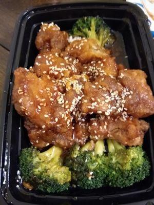 Sesame chicken with broccoli