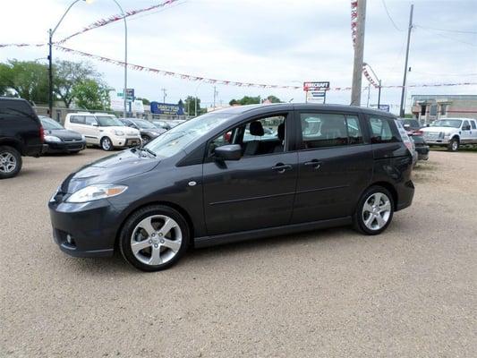 2006 Mazda 5 SOLD to a happy customer with only 70k they brought 4 family members to buy vehicles.