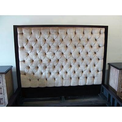 Lovely tufted headboard with silky velvet fabric.