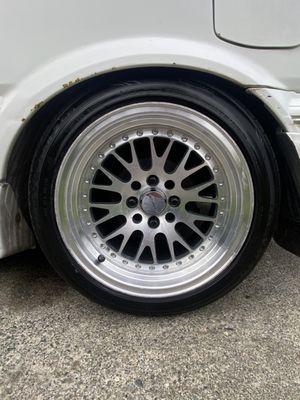 Clean aftermarket aluminum wheels