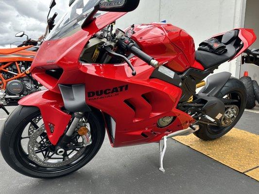 '23 Panigale V4