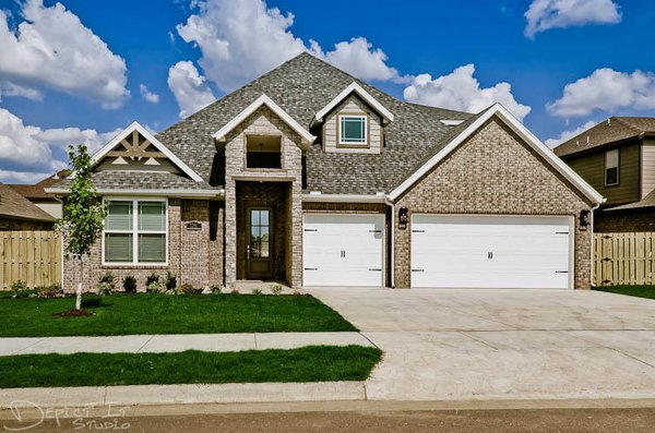 Beautiful new construction in Diamond Estates, Centerton Arkansas. Stop in to see the homes ready now or coming on line soon!