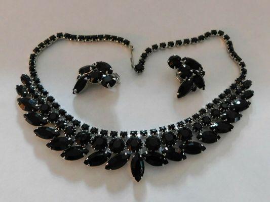 Vintage 1950's 2 pc; Black Necklace Set