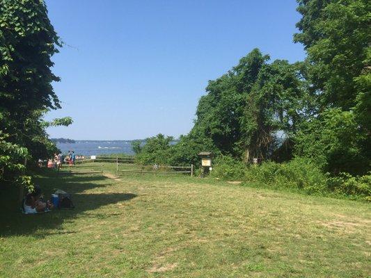 A view of the unloading area, picnic table and Magothy River