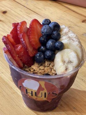 Fresh açaí fruits bowl