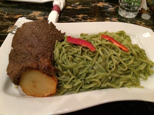 Tallarines verdes con bistec y papa , very good . Also can substitute the steak for chicken .