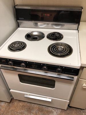 notice there's no knob for our oven. and crack on the side of the stove.