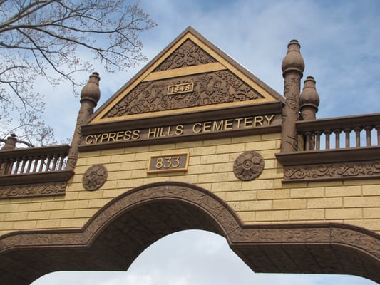 Close-up of the current arch