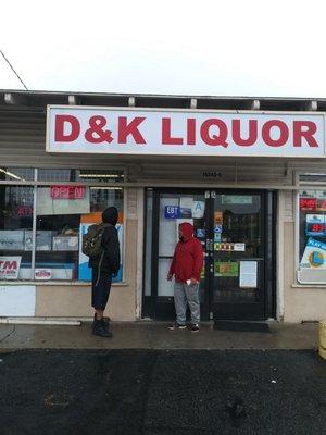 D & K Liquor Store