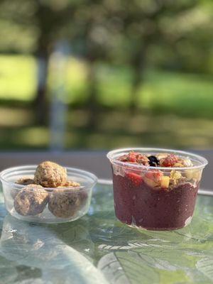 Peanut butter balls, açai bowl