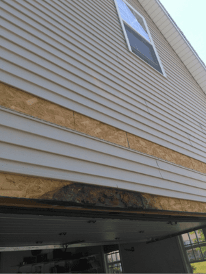 Masullo Brokers built a home in 2003; nothing between the vinyl siding with SUPPORTING beam.  fully rotted inside while outside seems fine