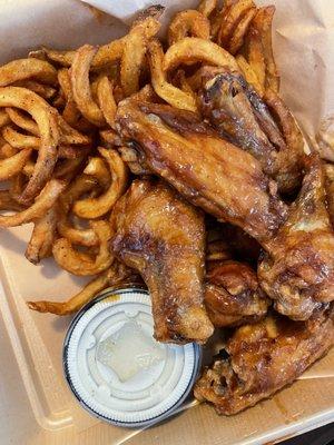 8 bone-in wings combo (wings were under done and fries were very dry and salty)