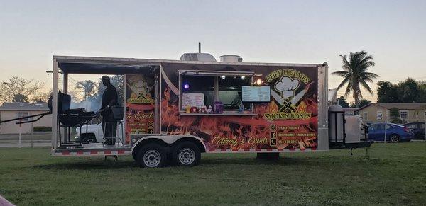 Chef Holmes Smokin Bones Food Truck