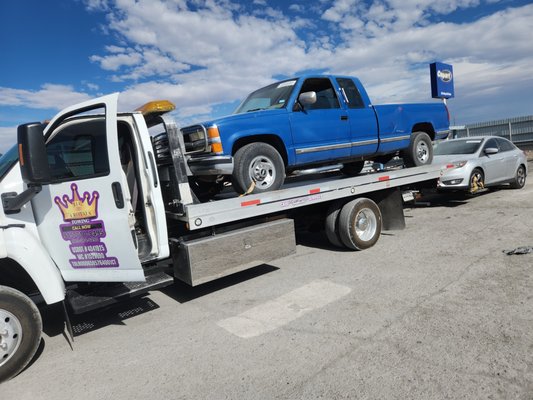 Aroyals towing were here to help and served you will make your tow as easy as it can be Ablamos espanol estamos aqui para ayudarle! Habla ya