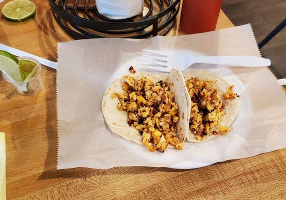 Chorizo con huevo breakfast tacos are inexpensive and very tasty!