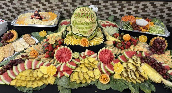 Main event package.
Watermelon carving, fruit display, cheese with crackers, vegetables and dip.