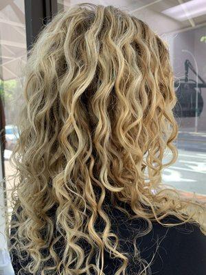 Tamed and Tousled :
 Full Head of Highlights with a Curly Style.